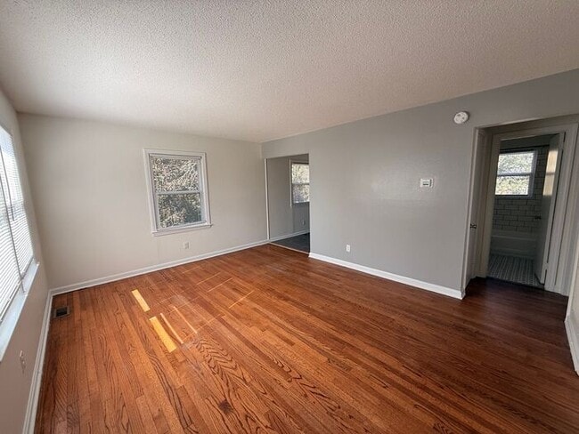 Foto del edificio - Adorable 2 bed 1 Bath Apartments off Gorman St!