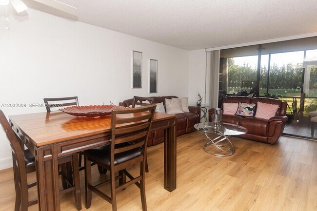 Foto del edificio - 7200 NW 1st St