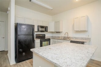 Building Photo - 786 W Breeze Cove
