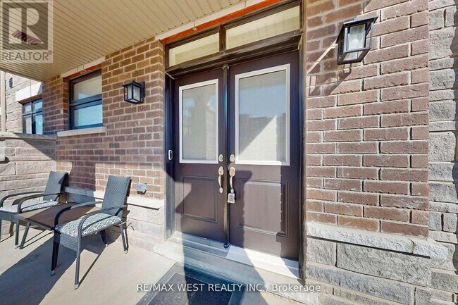 Building Photo - 4 Haldimand Cres
