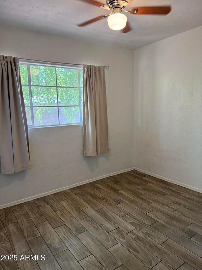 Building Photo - 1321 E Hall St