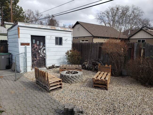 Building Photo - Available NOW - North End 3 bed 2 bath with a Fenced Yard