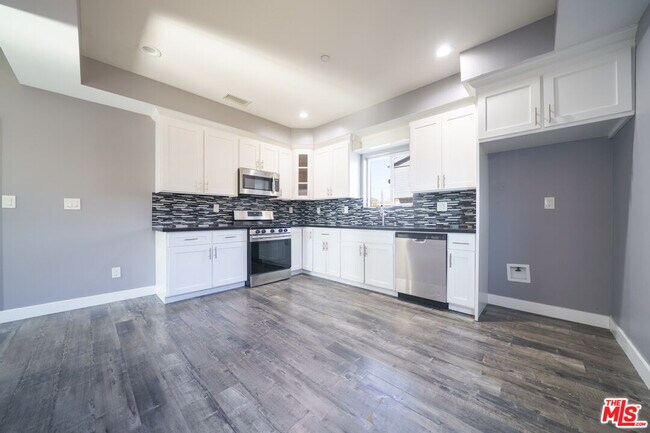 Foto del edificio - 629 W 83rd St