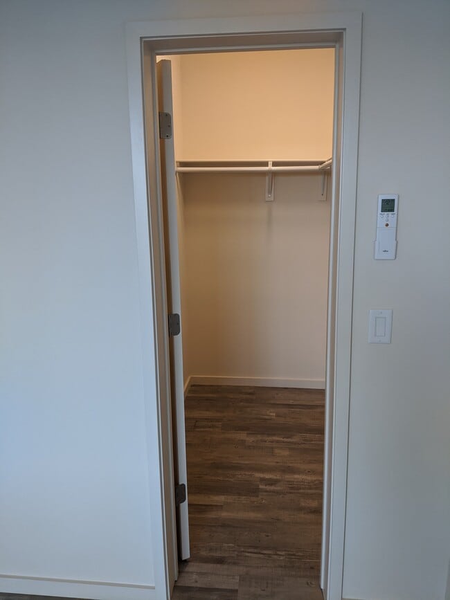 Building Photo - 557 Oppenheimer Dr