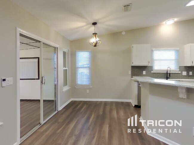 Building Photo - 8738 Falcon Trace Dr N