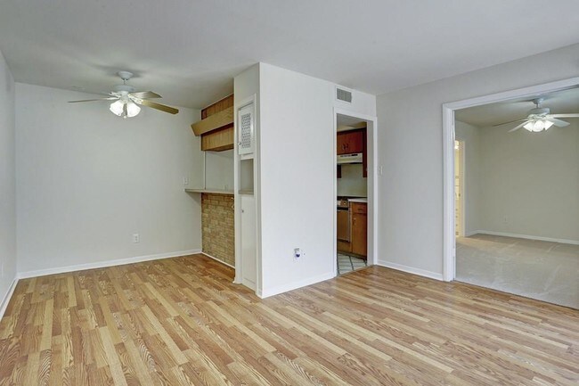 Building Photo - 3703 Roseland St