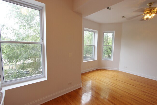 Building Photo - 3341 N Seminary Ave