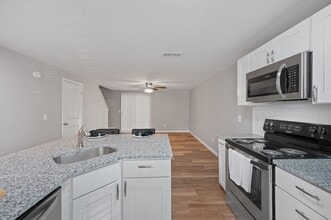 Interior Photo - 860 East
