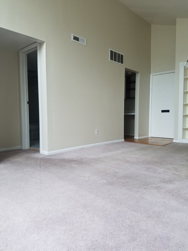 1126 Merrimar Cir N, Columbus, OH 43220 Condo for Rent in Columbus, OH