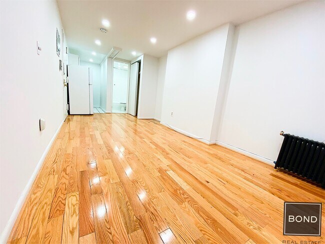 Foto del edificio - 413 E 9th St