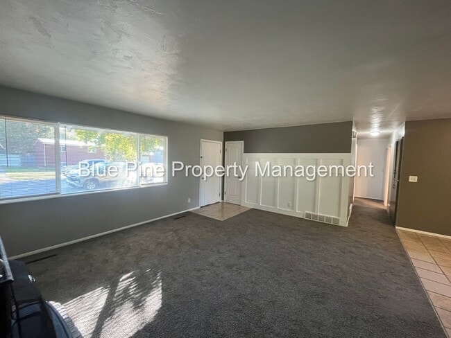 Building Photo - 611 Starlite Ave