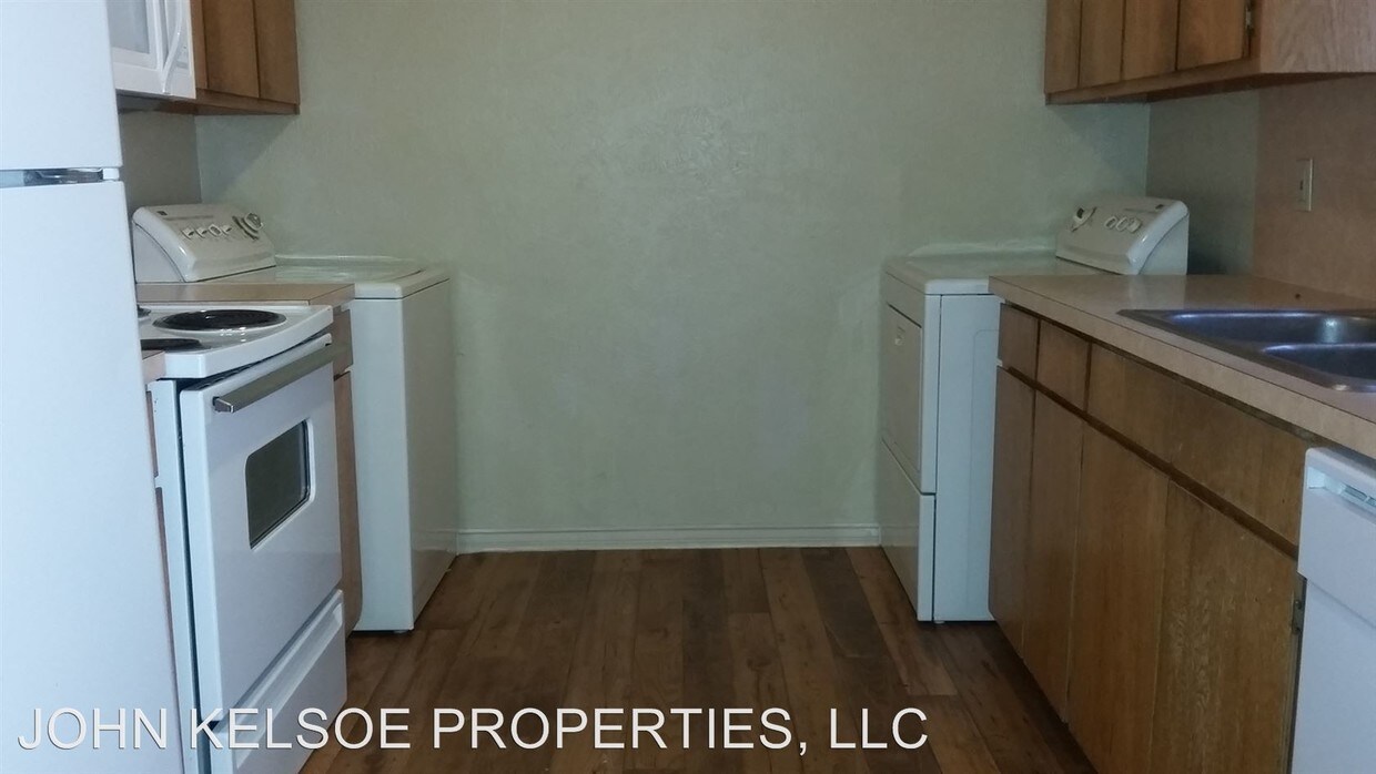 Building Photo - 1901-1913 Camden Ct