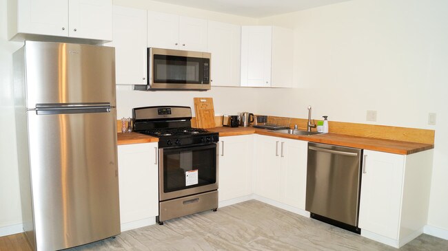 Foto del edificio - 633 Radcliffe Ave