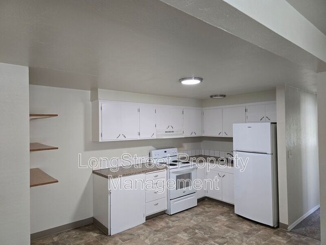 Building Photo - 915 SW Adams Ave