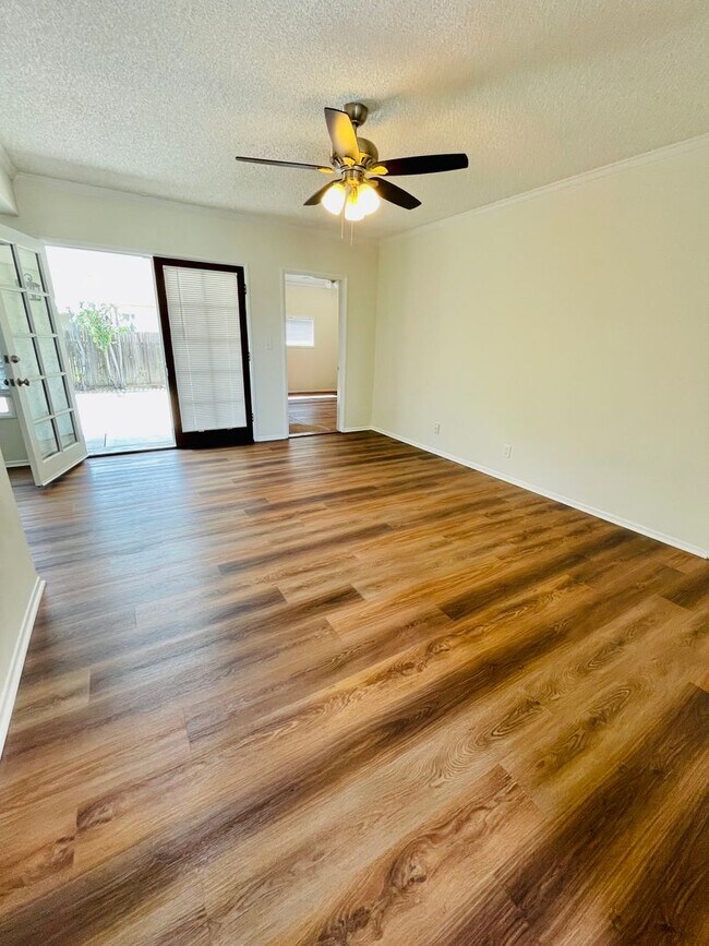Foto del edificio - Lomita - Traditional Style - 4 bd / 2 ba H...