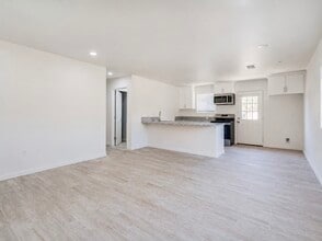 Building Photo - 216 E Belle Ave