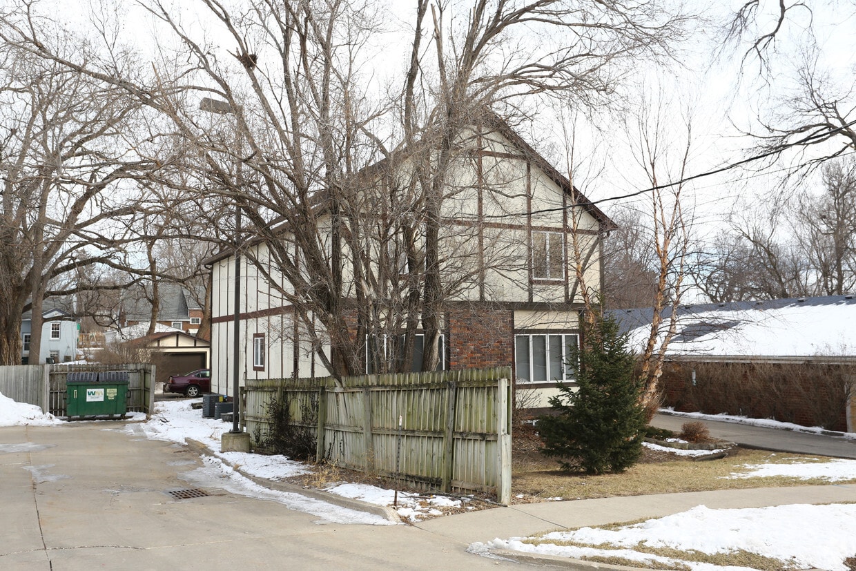 Building Photo - 1145 69th St