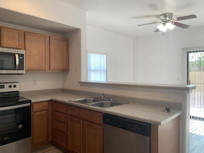 Building Photo - 1741 E Hedrick Dr
