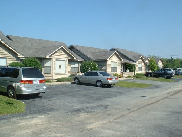 Building Photo - 2830 Rosehill Dr