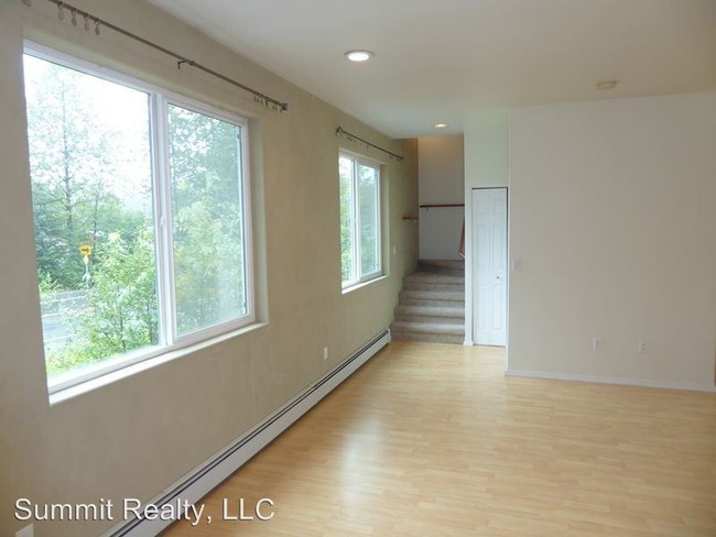 Building Photo - 3 br, 2.5 bath House - 9558 Glacier Hwy