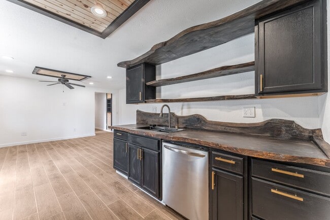 Building Photo - Newly Updated- Ready for you!