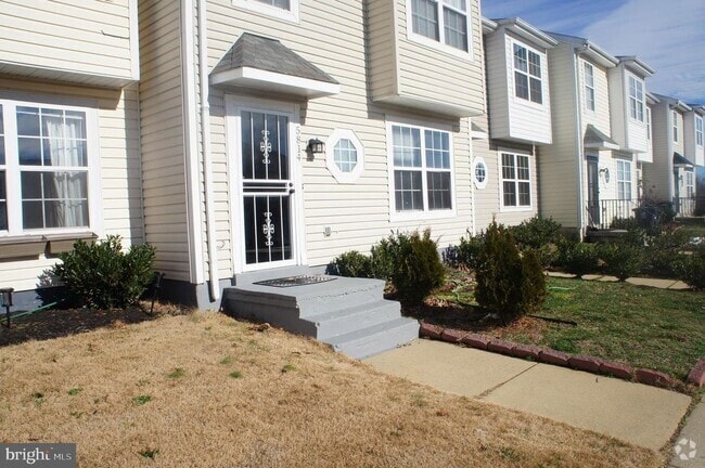 Building Photo - 5814 Holly Springs Dr N