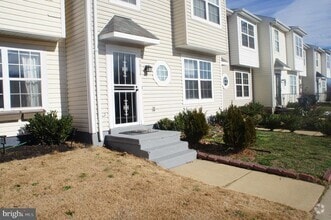 Building Photo - 5814 Holly Springs Dr N