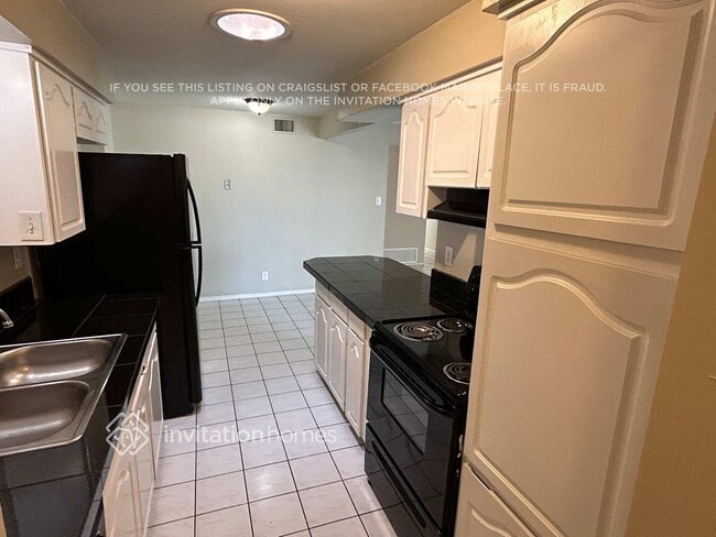 Building Photo - 1729 W Tonto Ln