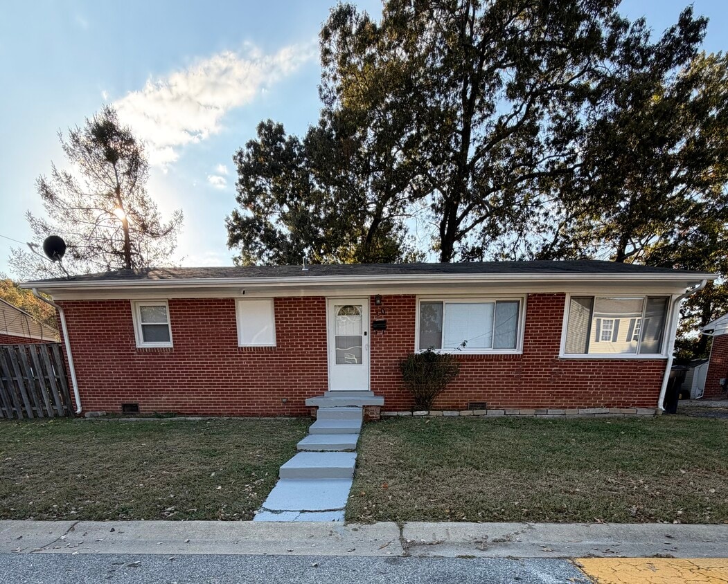 Primary Photo - 203 Ellerbe Dr