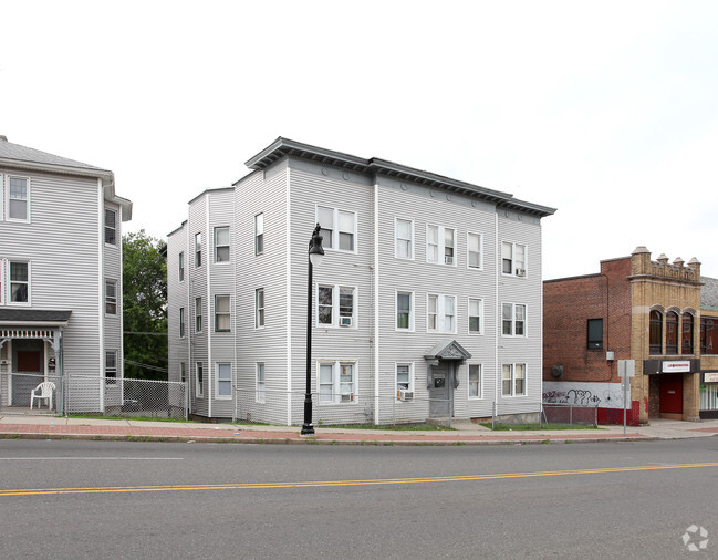 Building Photo - 2 Broad St