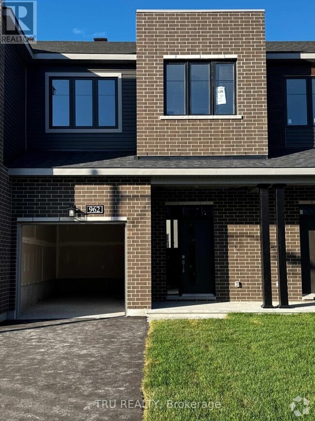 Building Photo - 962 Eileen Vollick Cres