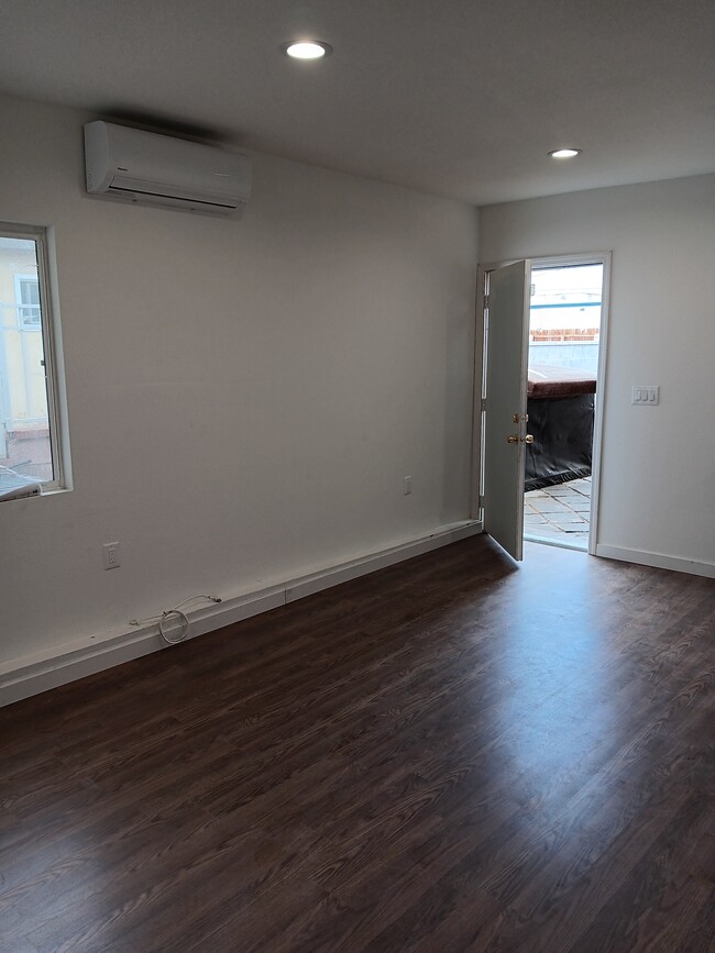 Foto del edificio - 44279 Carolside Ave