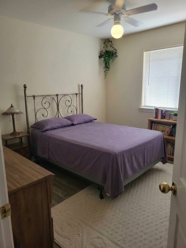 Building Photo - 937 Crepe Myrtle St