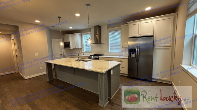 Building Photo - Spacious Issaquah Townhome w/ Entry-Level Suite & 2-Car Garage