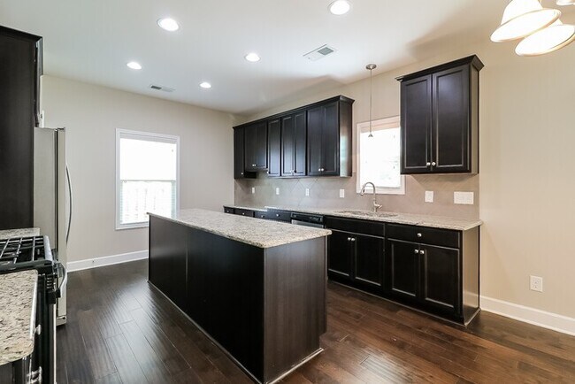 Building Photo - Newer home in Gordon Park