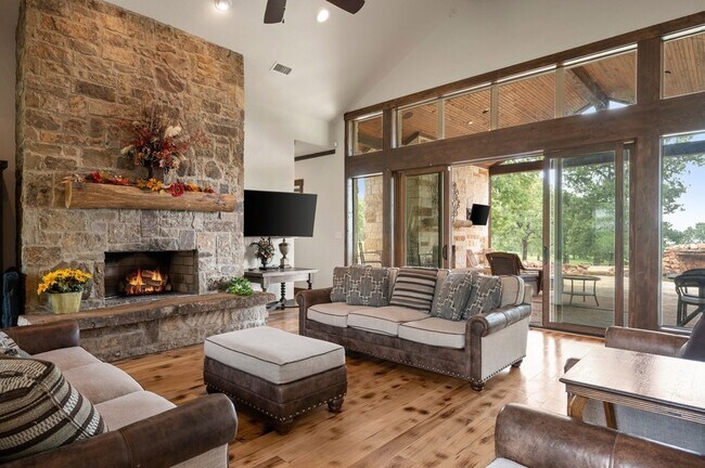 Foto del edificio - 248 Howard Rd