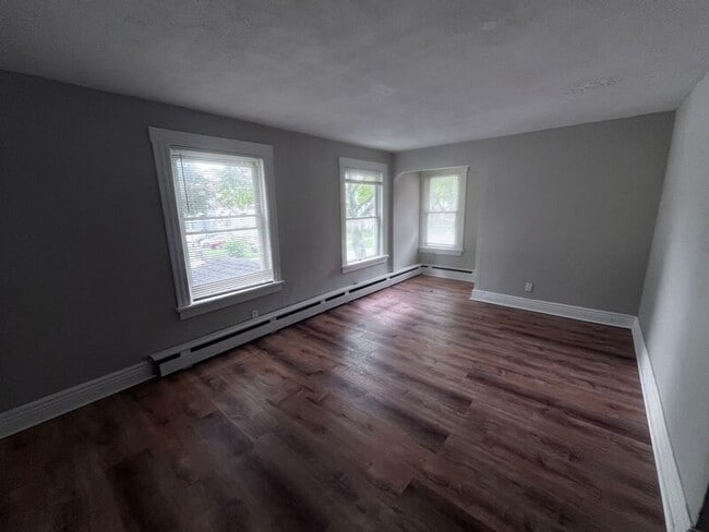 Building Photo - 164 Parsells Ave
