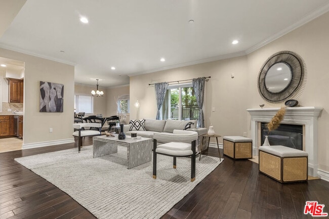 Foto del edificio - 2347 Fox Hills Dr