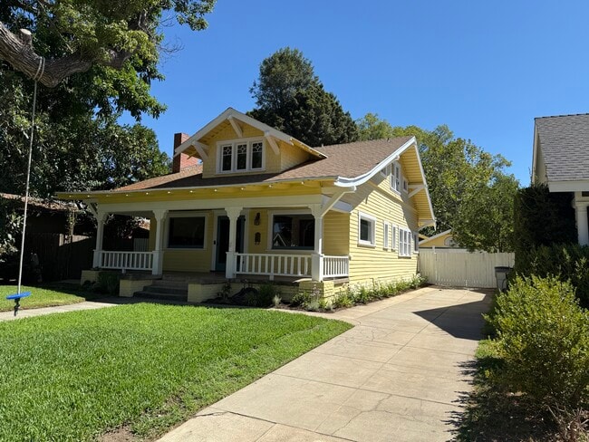 Building Photo - 2020 Milan Ave