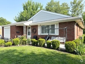 Building Photo - 4644 Broadhurst Dr