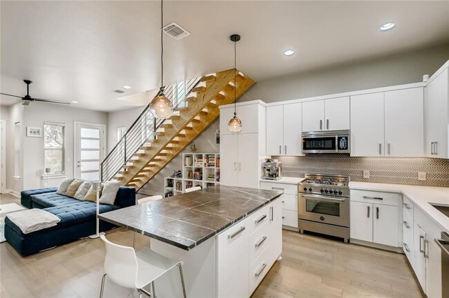 Foto del edificio - 4325 Banister Ln