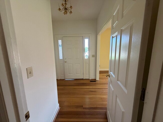 Building Photo - 1112 Pepperhill Cir