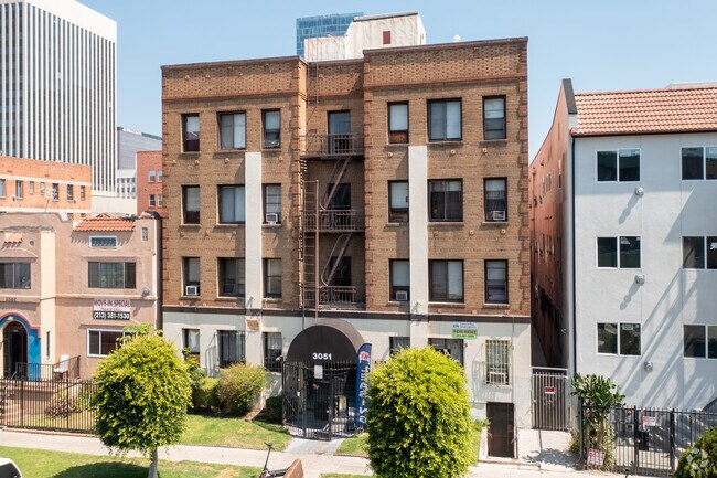 Front Building - Leeward Place