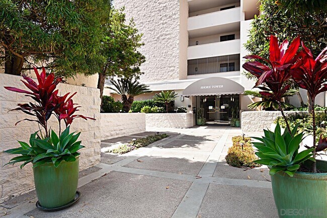 Foto del edificio - 2500 Torrey Pines Rd