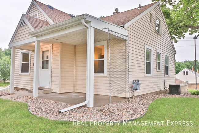 Foto del edificio - Charming 4 Bedroom 2.5 Bath near Sanford