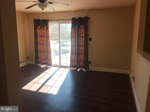 Building Photo - 302B Mitten Ln