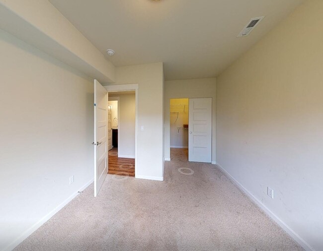 Foto del edificio - 3330 S Holly St