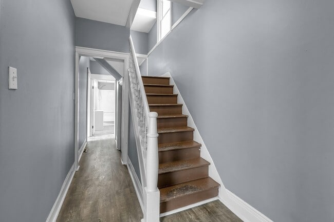 Building Photo - 144 Sidway St