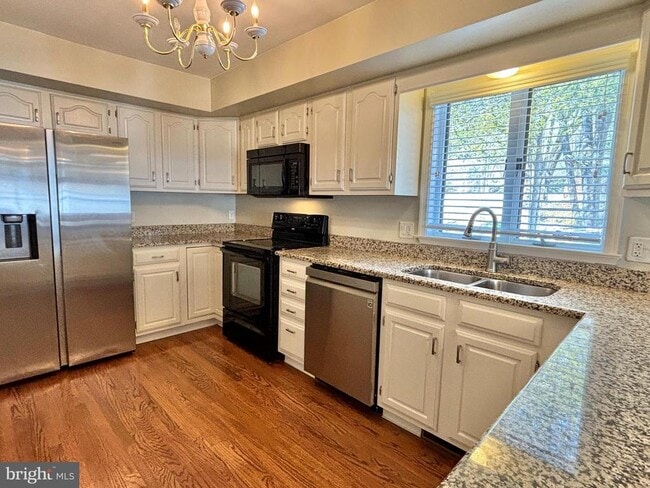 Building Photo - 498 Dean Dr