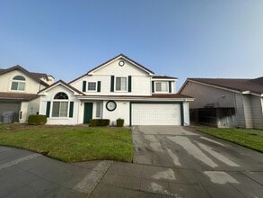 Building Photo - 273 W Cromwell Ave